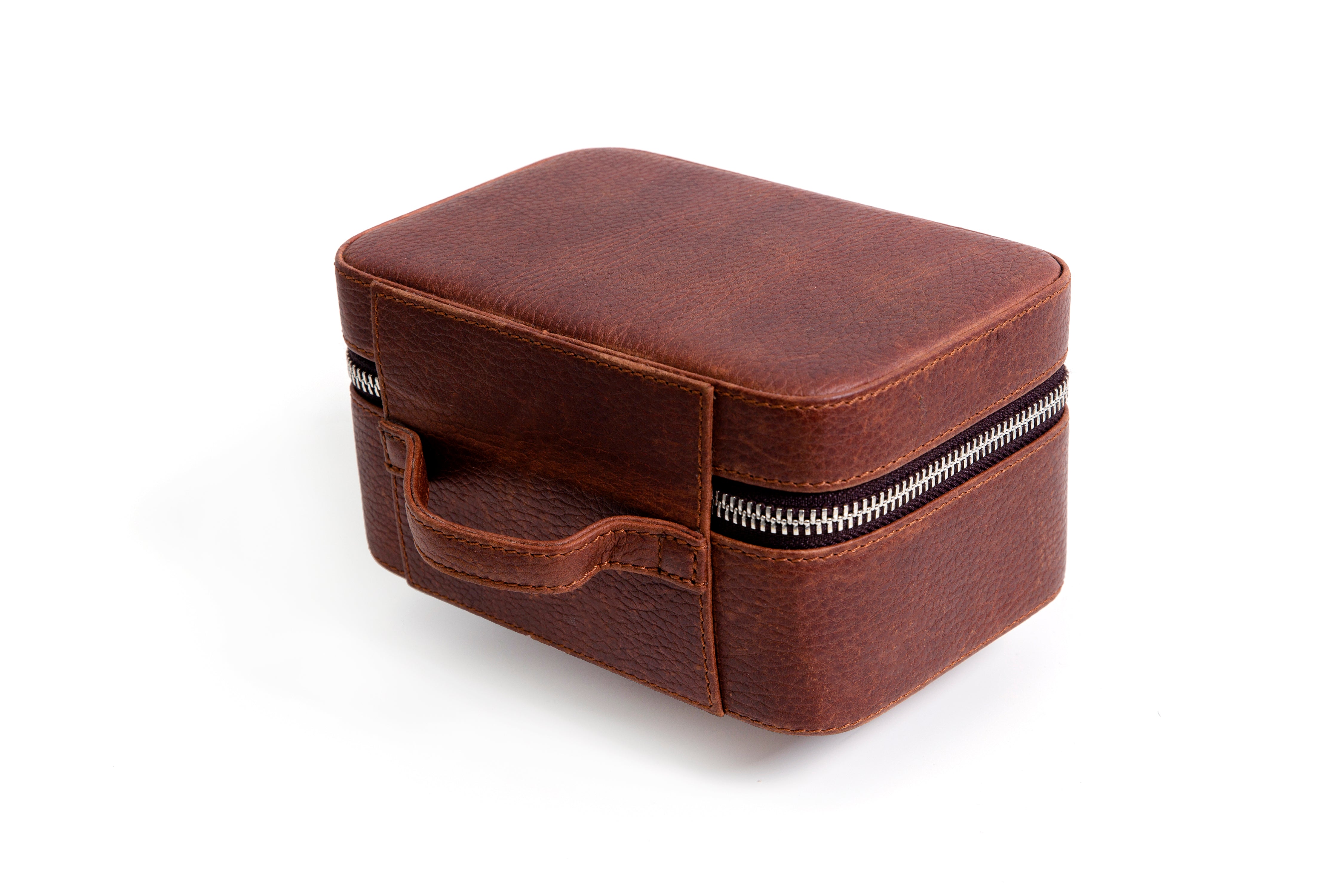 2 watches stored safely in the watch wallet. A leather case with a zipper enclousure